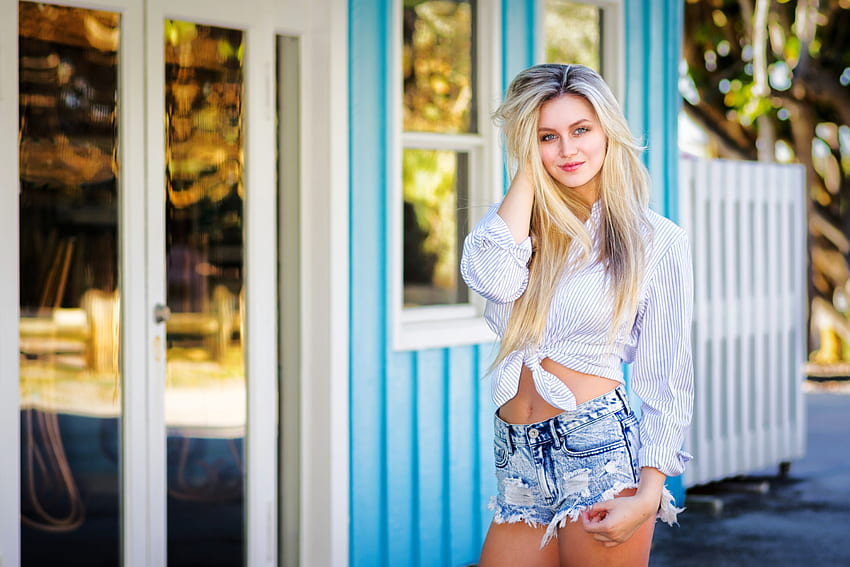 Blonde Model in Denim Shorts, outdoors, model, blonde, shorts, smile HD wallpaper