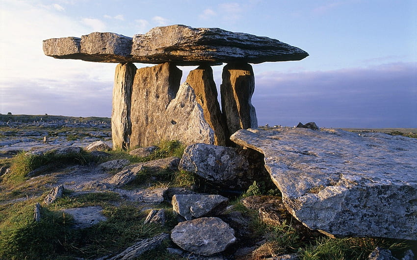 風景石ドルメン アイルランドの岩の形成と背景、アイルランドの風景 高画質の壁紙
