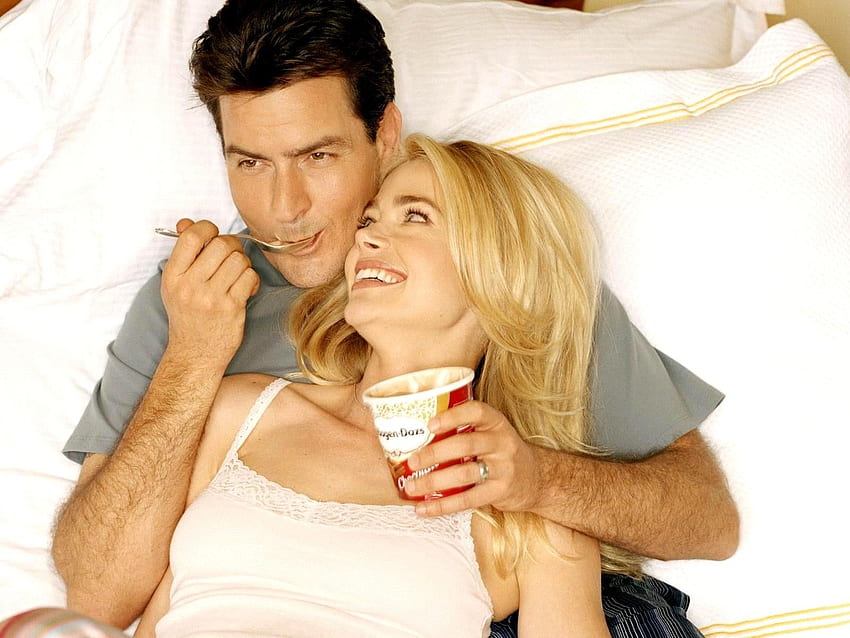 Charlie Sheen, Bed, Girl, Food, Entertainment, Celebrity - Charlie Sheen Forum - & Background HD wallpaper