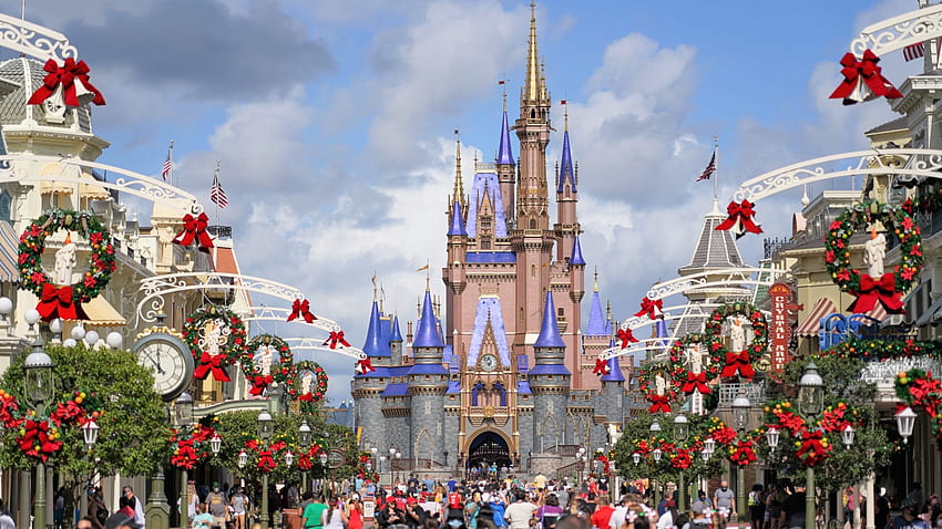 REPORT: Magic Kingdom 11 15 20 (Flaming Hades Headband, Holiday Castle Dress, New Haunted Mansion And Christmas Shirts, TRON Update, And More) - WDW News Today, Christmas Disney Castle HD wallpaper