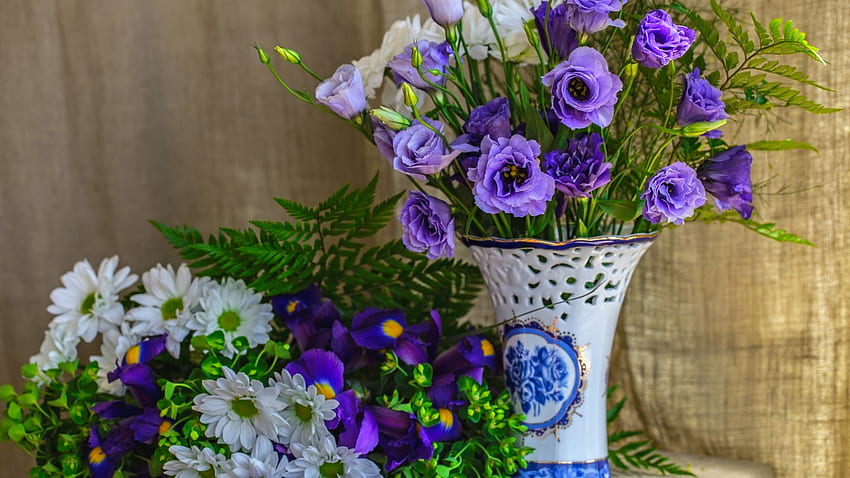 Bouquet di eustoma, bouquet, vaso, bello, natura morta, eustoma, delicato, carino, fiori, adorabile Sfondo HD