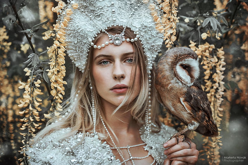 The princess and her owl friend, face, girl, owl, princess, woman, model, bird, jewel, marketa novak, pearl, bufnita, pasari HD wallpaper