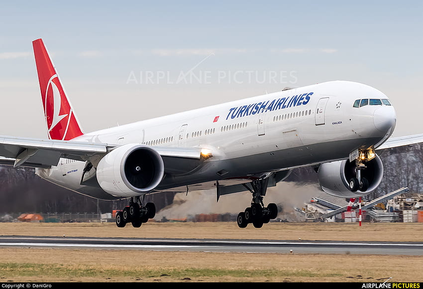 TC JJY Turkish Airlines โบอิ้ง 777 300ER ที่ฮัมบูร์ก Fuhlsbüttel รหัส 864066 วอลล์เปเปอร์ HD