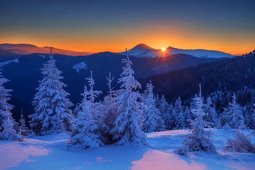 Pegunungan Musim Dingin, musim dingin, dingin, salju, awan, alam, langit, pegunungan, hutan, es, matahari terbenam Wallpaper HD