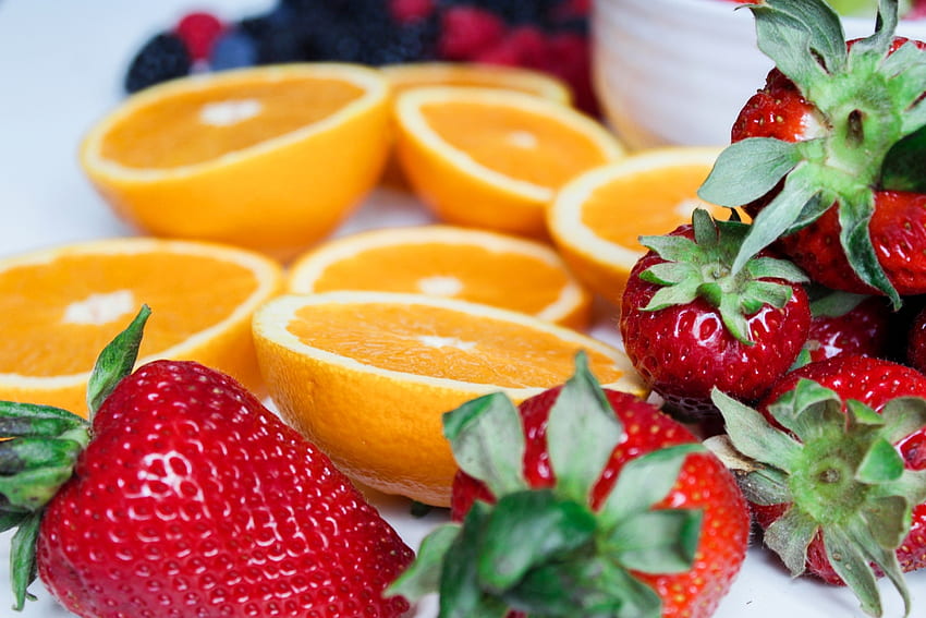Oranges and strawberries, white, oranges, strawberries, green, red, fruit, orange, graphy, healthy, vitamins HD wallpaper