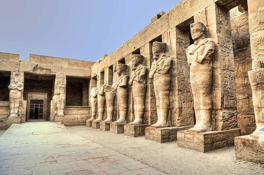 Karnak, Egitto – Il Complesso del Tempio di Karnak compone un vasto mix di templi, cappelle, piloni e altri edifici in rovina situati a tre k. Tempio di Karnak, Luxor, Egitto Sfondo HD