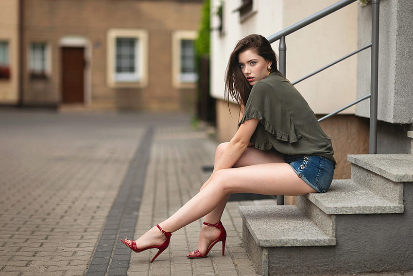 Dagmara Podolak, model, high heels, shorts, brunette, legs HD wallpaper