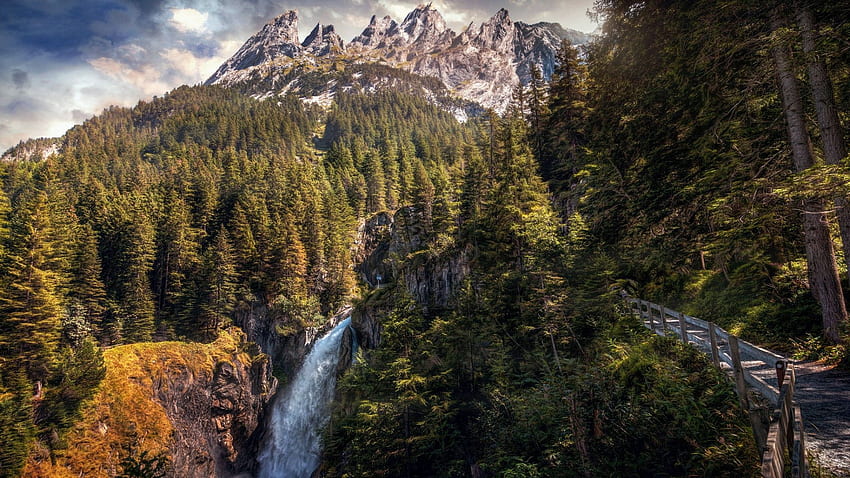 Glacier Canyon, Tattenhall, Schweiz, Trail, Bäume, Wolken, Wasserfall, Himmel, Felsen, Berge, Alpen HD-Hintergrundbild