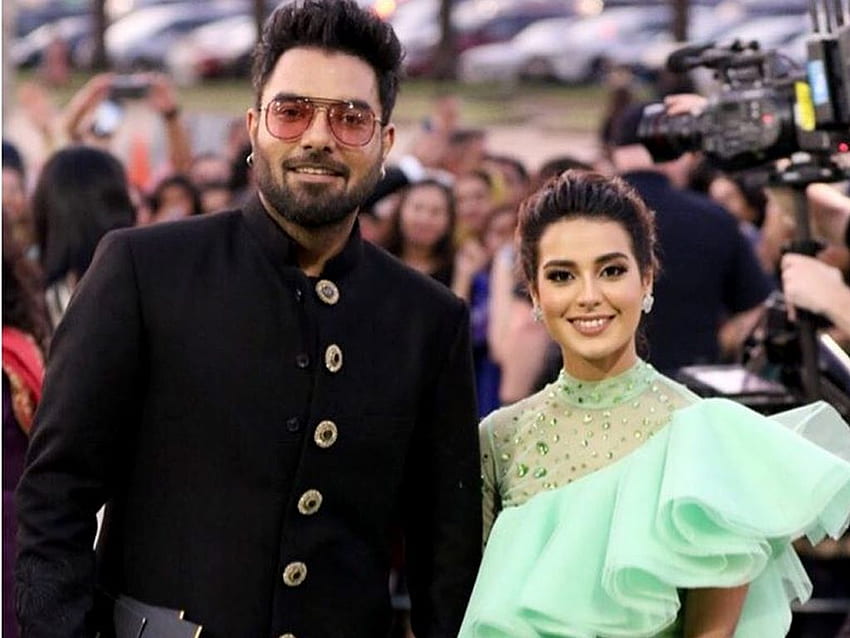 Yasir Hussain, Iqra Aziz announce their wedding, try to be witty in their invitation card - Life & Style HD wallpaper