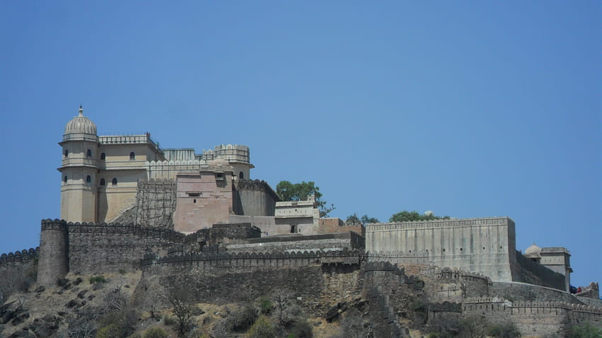 Side view of Kumbhalgarh Fort, Rajsamand, Rajasthan - Wikimedia Commons HD wallpaper