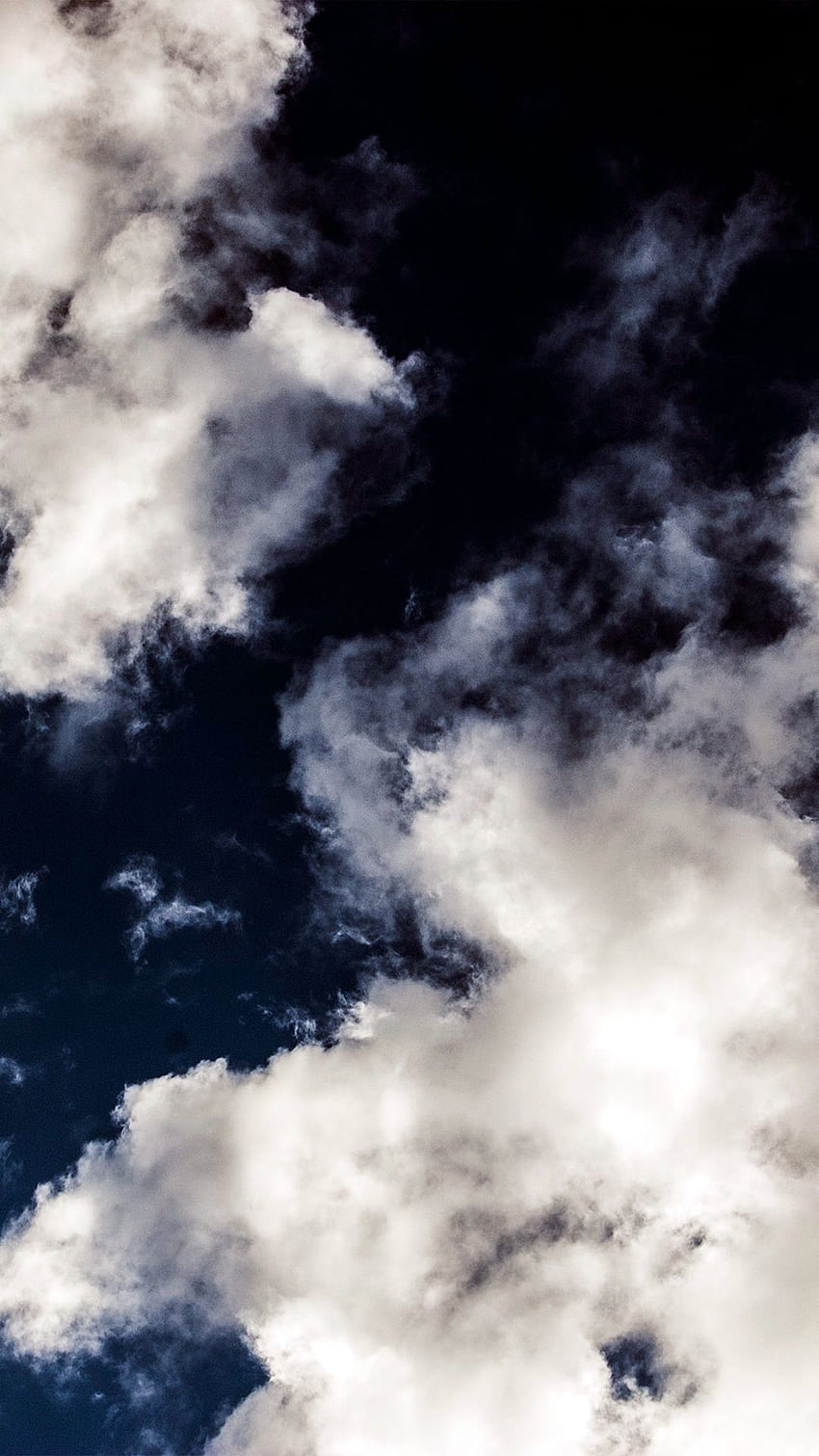 Chmura Ciemnoniebieskie niebo Natura Lato iPhone 8, szare chmury Tapeta na telefon HD