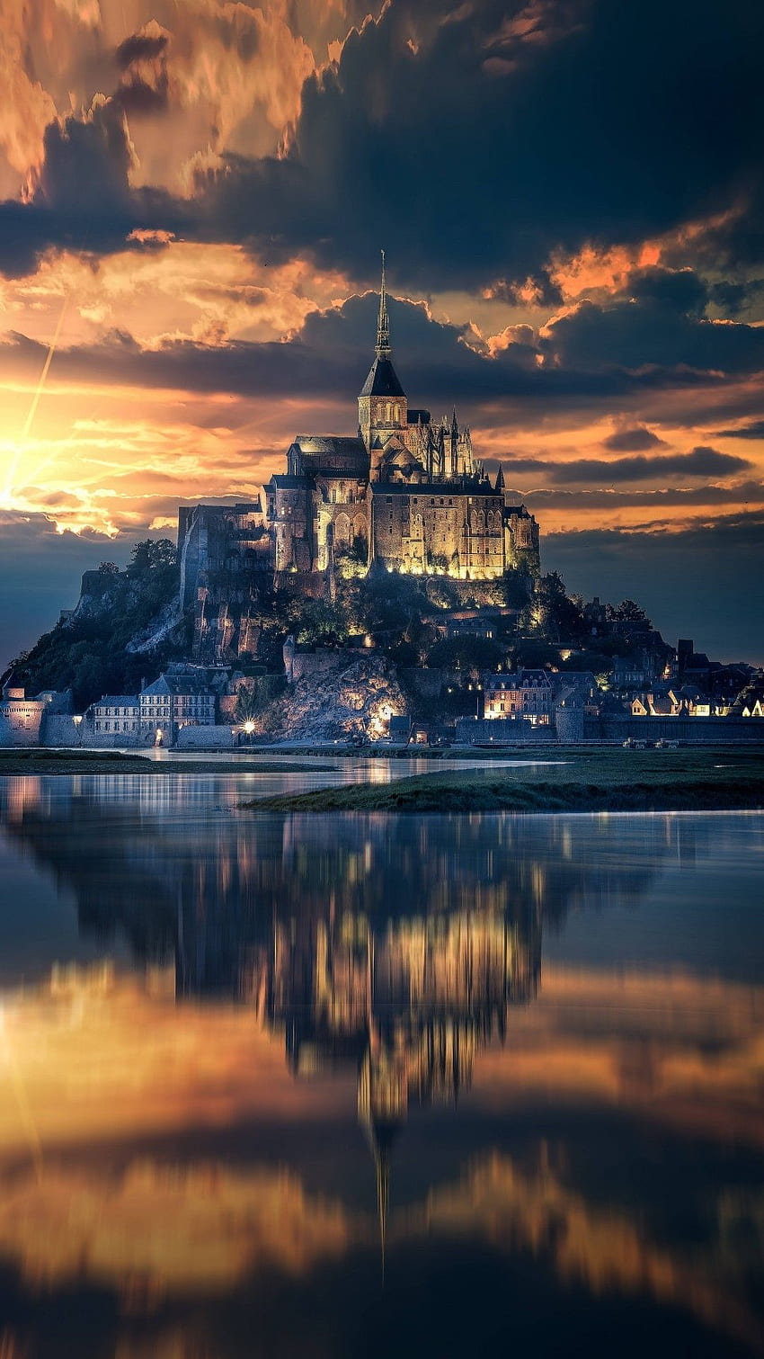 Isola di Mont Saint Michel, tramonto, nuvole, castello per iPhone 8, iPhone 7 Plus, iPhone 6+, Sony Xperia Z, HTC One Maiden Sfondo del telefono HD