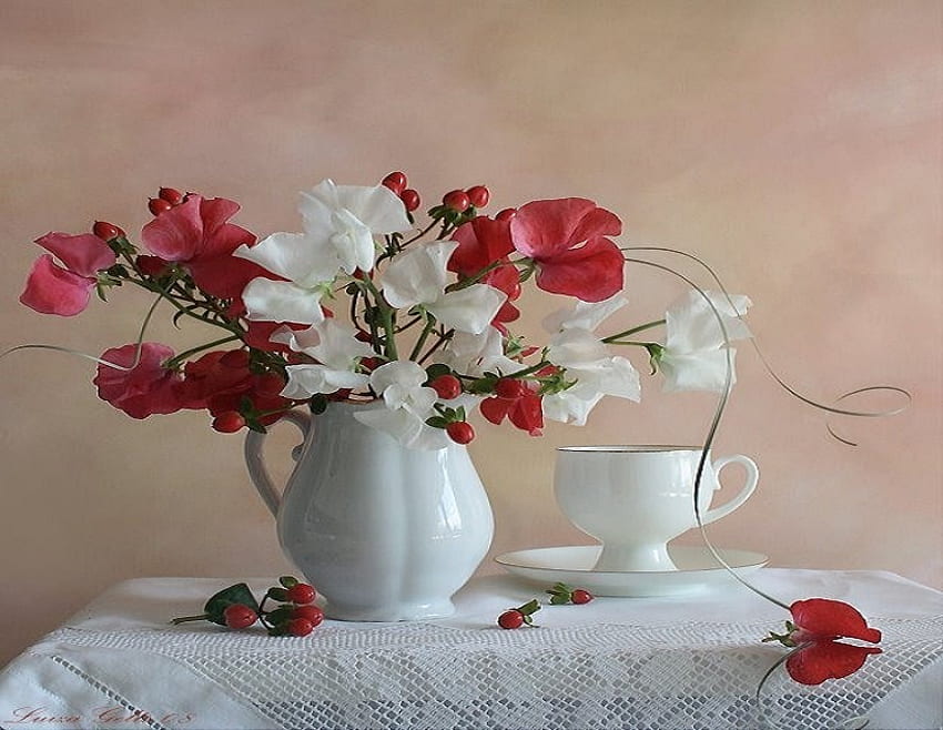 Berry Pretty, mesa, blanco, mantel, bayas, jarrón, taza, amapolas, rojo, flores, platillo, rojo y blanco fondo de pantalla