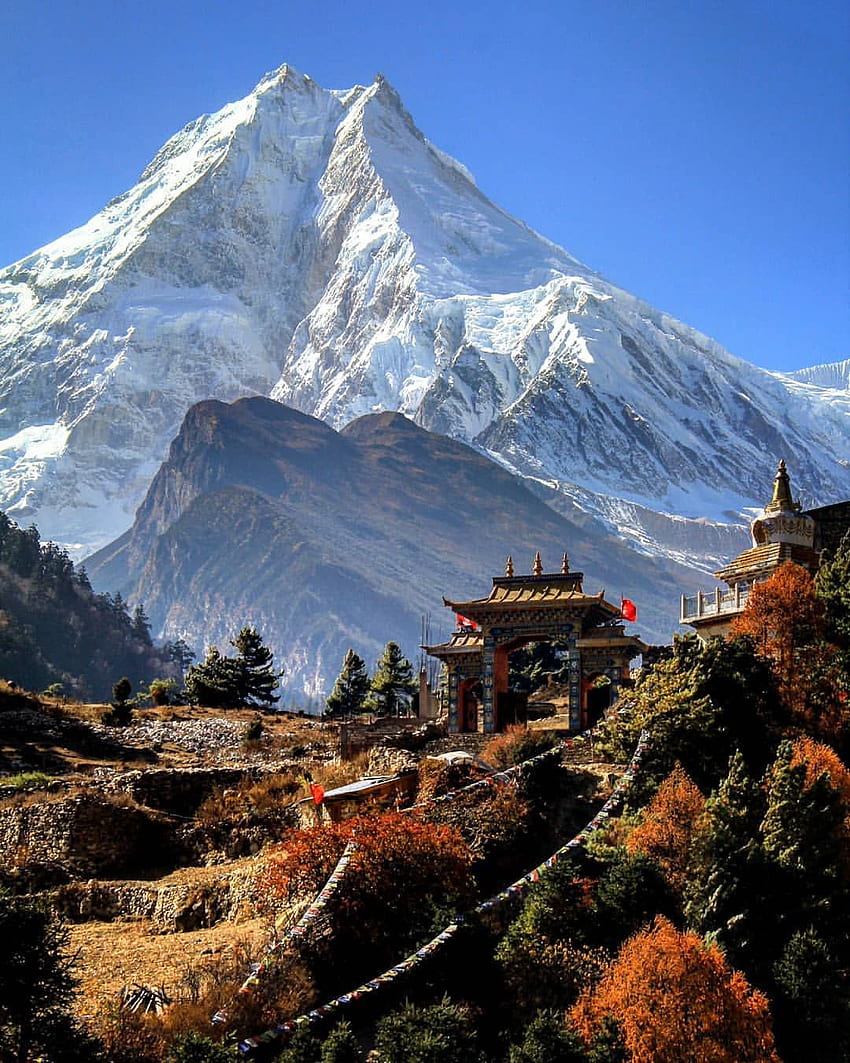 Majestueux manaslu 8163 m. 8e plus haute montagne du monde. Randonnée sur le circuit du Manaslu. Trek Népal Himalaya Fond d'écran de téléphone HD