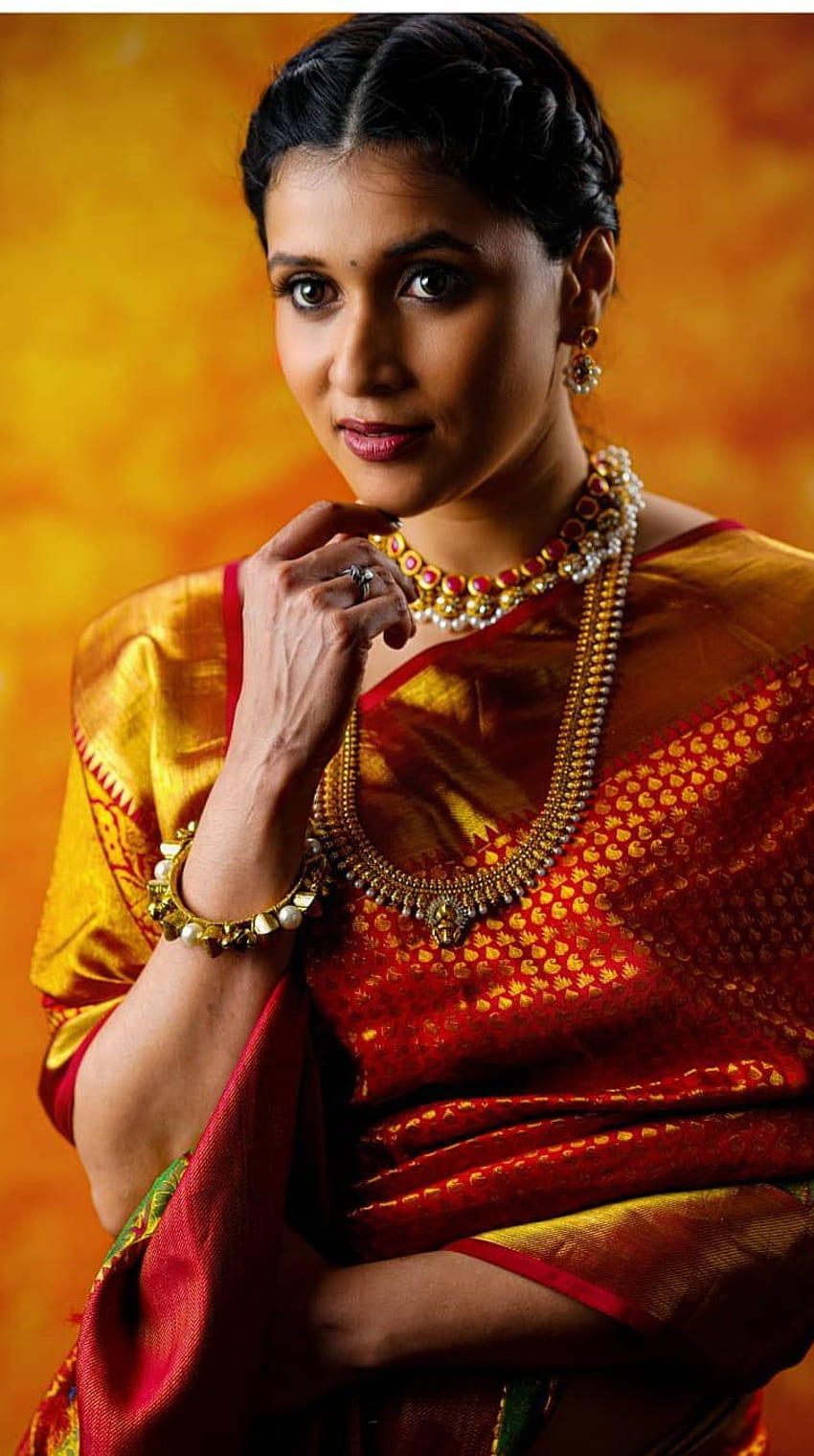 Mannara Chopra, telugu actress, traditional, model HD phone wallpaper Mannara Chopra, telugu actress, traditional, model HD phone wallpaper