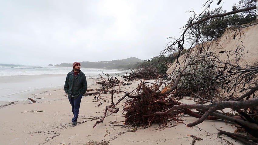 Las playas de Byron Bay en Australia se erosionan gravemente debido a las fuertes lluvias que azotan el país fondo de pantalla