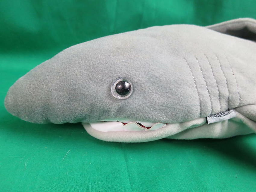 ตุ๊กตา FOLKMANIS สีเทาขนาดใหญ่บวกมือฟันฉลามขาวที่ดี วอลล์เปเปอร์ HD