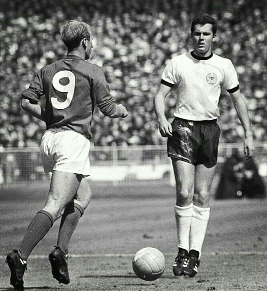 England's Bobby Charlton vs Germany's Franz Beckenbauer in World Cup Final 1966. English football teams, World football, England football team HD phone wallpaper