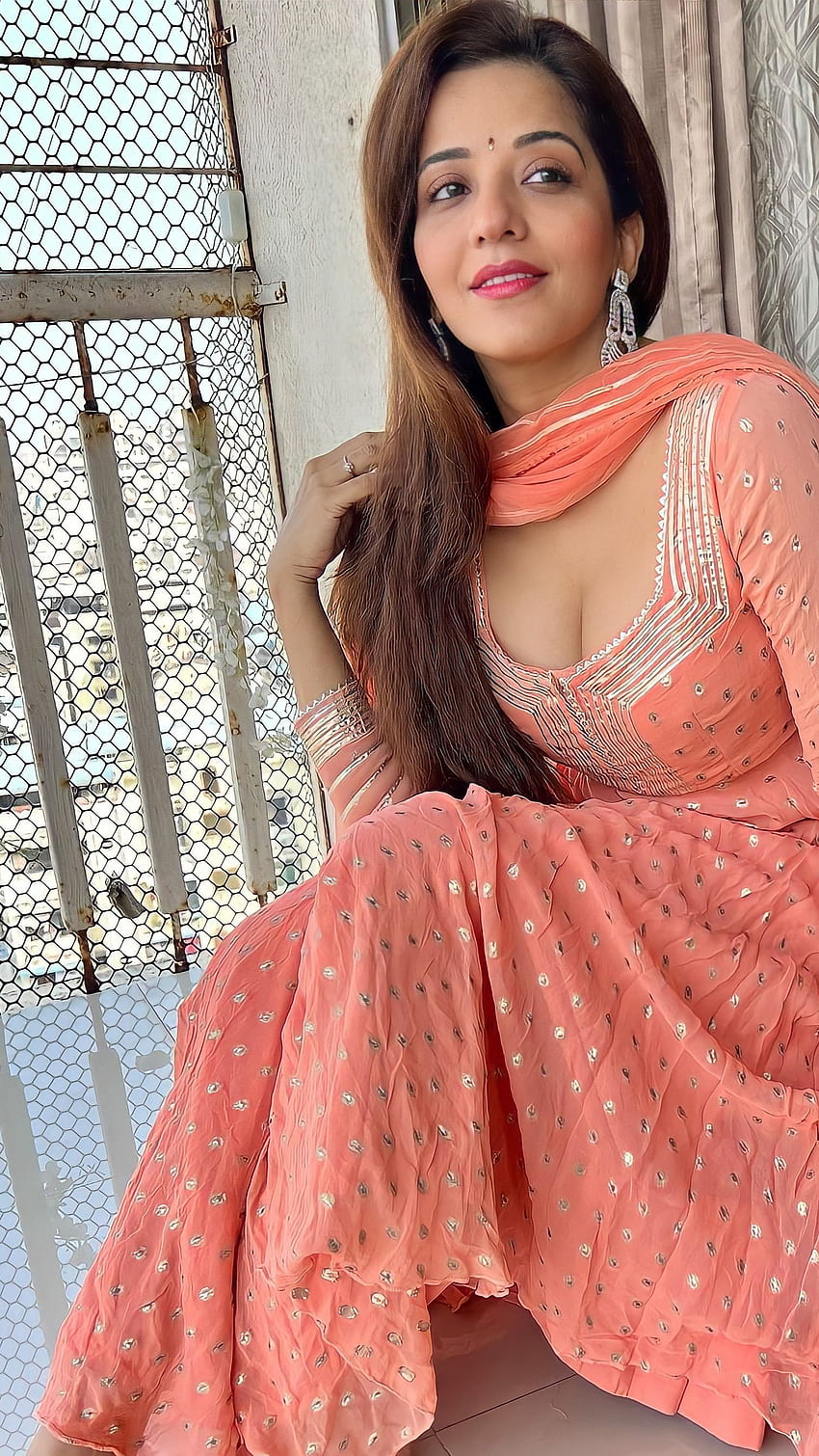 Monalisa, Bhojpuri-Schauspielerin, Dekolleté HD-Handy-Hintergrundbild