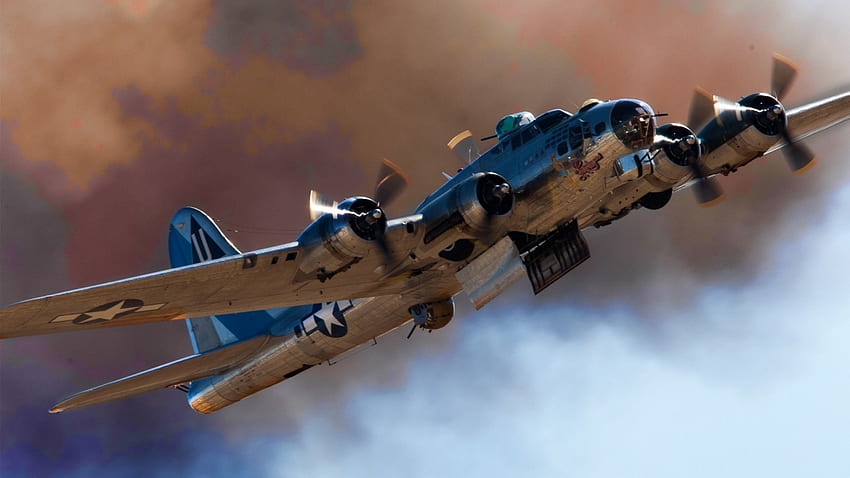 schöne b17 fliegende festung, bomber, wolken, flugzeug, bombentüren, vintage HD-Hintergrundbild