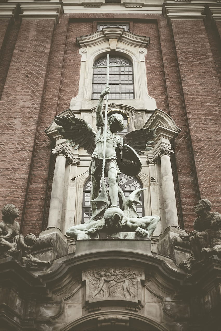 Posąg św. Michała Archanioła – Szary, Archanioł Michał Tapeta na telefon HD