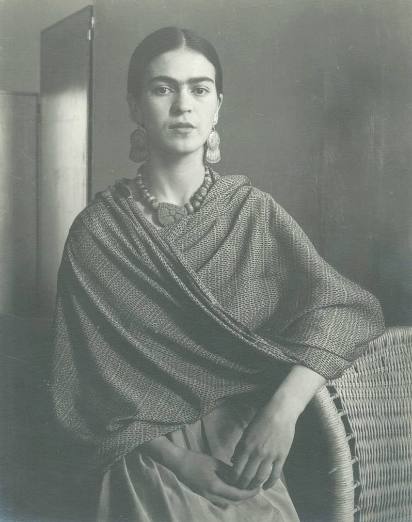 Frida Kahlo. Throckmorton Fine Art Gallery New York, Frida Kahlo Smoking HD phone wallpaper