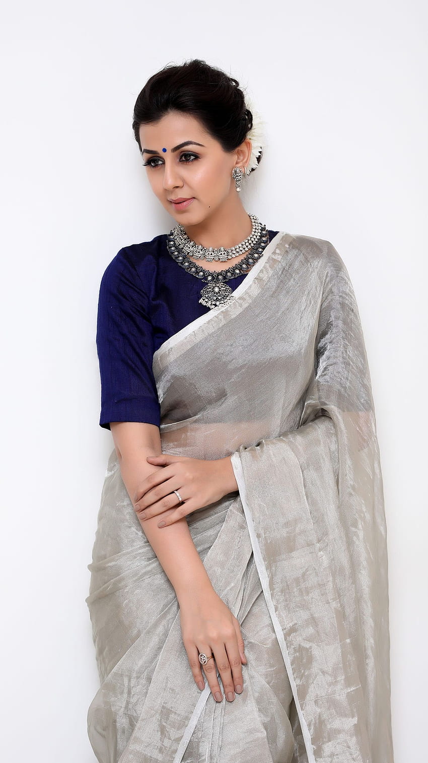 Nikki Galrani, aktorka telugu, miłośniczka sari Tapeta na telefon HD