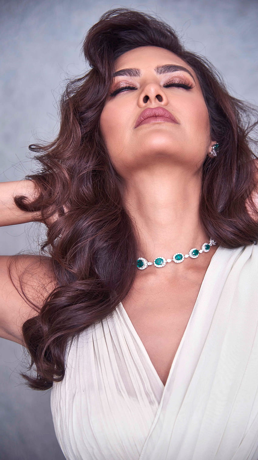 Esha Gupta, bollywoodzka aktorka, modelka Tapeta na telefon HD