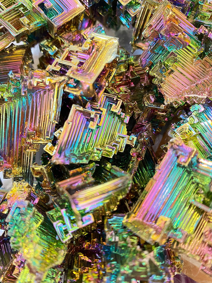 Natural Bismuth Tower / Approx. 1 inch / Assorted Shapes and Colors - dom Rocks Co HD phone wallpaper