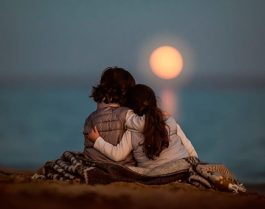 romantyczna chwila, dzieci, miłość, Księżyc, Wschód Księżyca Bezruch Tapeta HD