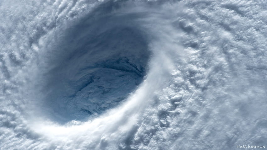 Окото на урагана от бурята от космоса HD тапет