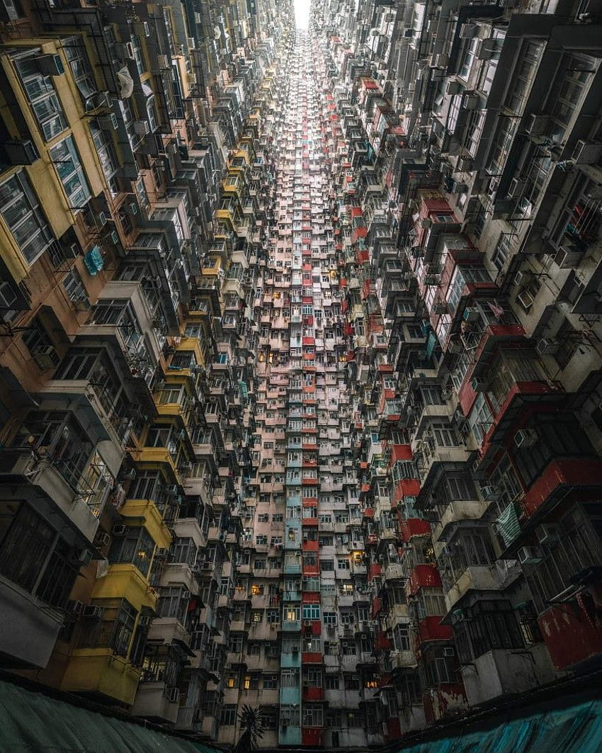 Чудовищна сграда (Quarry Bay, Хонконг) Тристан Джоу. Вертикален град, Архитектурна графика, Стара архитектура HD тапет за телефон