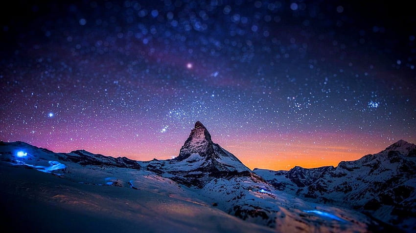 Tại sao không đổi không khí với bức hình nền đêm núi sao phát sáng? Đó sẽ là một trải nghiệm tuyệt vời cho những người yêu thích thiên nhiên và muốn tận hưởng khung cảnh tuyệt đẹp của đêm đôi khi.
