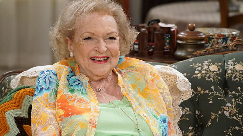 Betty White's Friends, Colleagues And Fans Mourn Her Loss. HuffPost Entertainment HD wallpaper