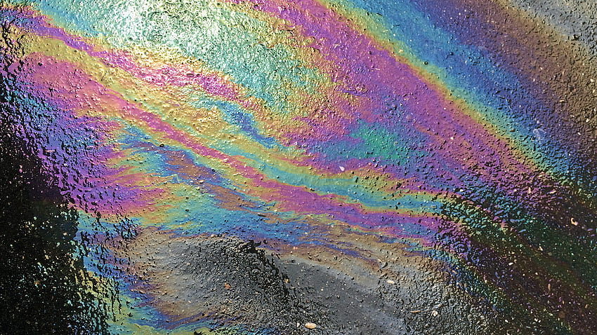Oil spill in the Mississippi River near Garyville, Coast Guard says HD wallpaper