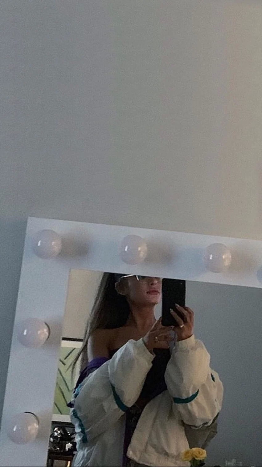 Ariana Grande mirror selfie lockscreen ♡ HD phone wallpaper