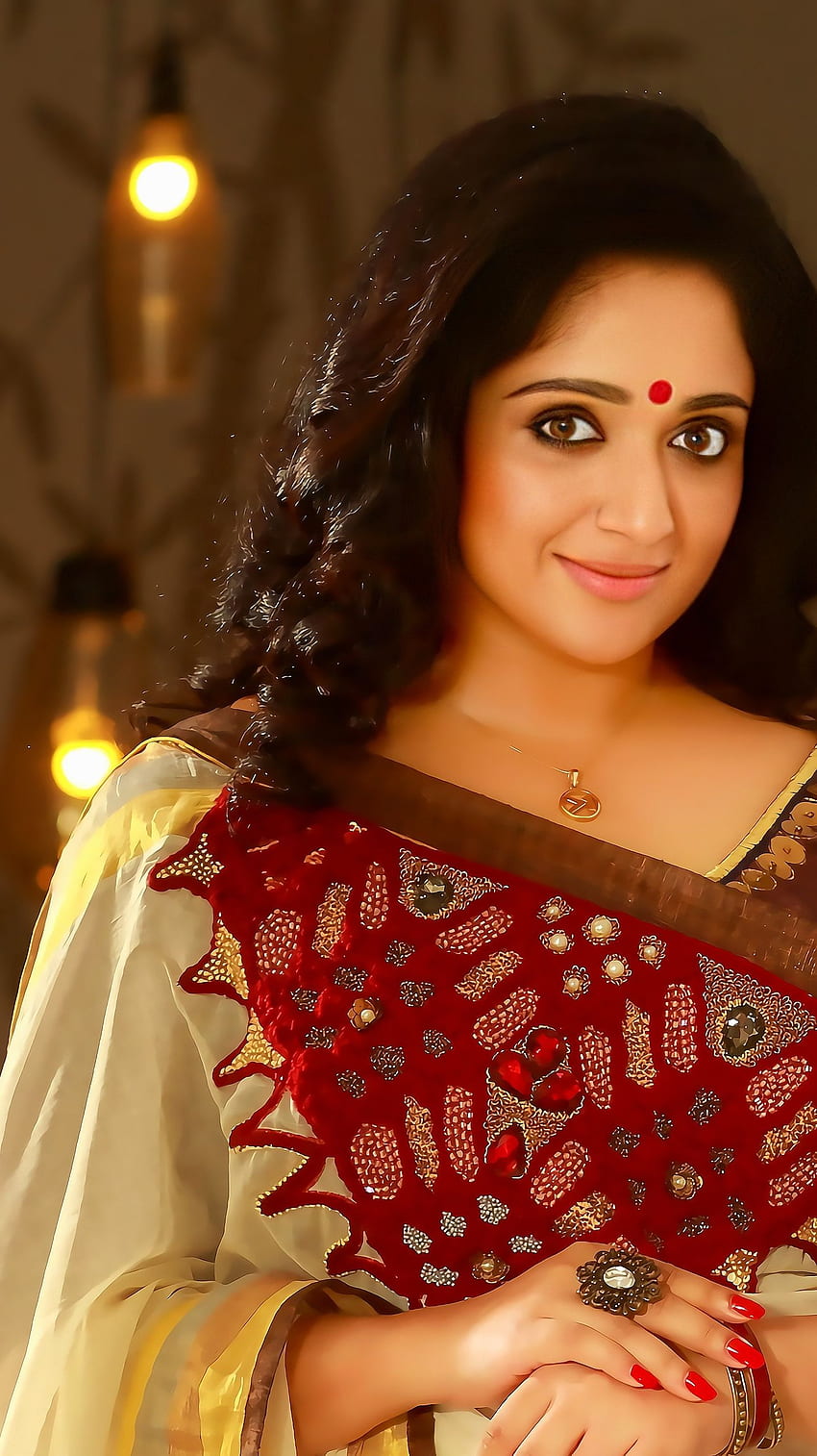 Kavya madhavan、マラヤーラム語の女優、サリーの美しさ HD電話の壁紙