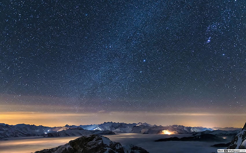 ค่ำคืนแห่งความฝันภายใต้ท้องฟ้าที่เต็มไปด้วยดวงดาวที่สวยงาม วอลล์เปเปอร์ HD