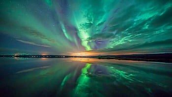 Hình nền Aurora Borealis: Một cảm giác tuyệt vời khi nhìn thấy ánh sáng phun trào từ bầu trời tưởng như thần tiên của Aurora Borealis. Tận hưởng hình ảnh tuyệt đẹp này để thư giãn và tìm lại sự bình yên cho tâm hồn mình.