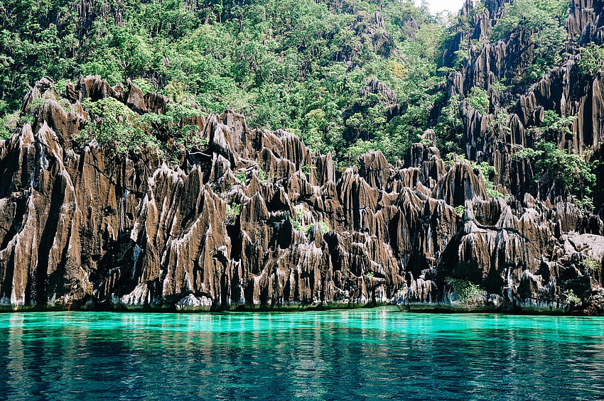 The Rocks and Water of Coron, Philippines [4288 x 2848] : HD wallpaper