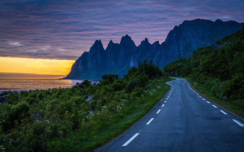 Okshornan Peaks, sera, tramonto, Mare di Norvegia, Tungeneset, Senja Island, paesaggio di montagna, paesaggio marino, Norvegia Sfondo HD