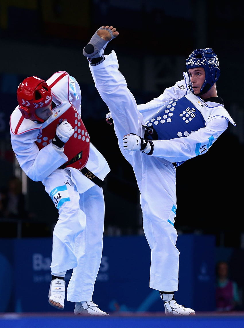 Pleins feux sur les athlètes de taekwondo, sparring taekwondo Fond d'écran de téléphone HD