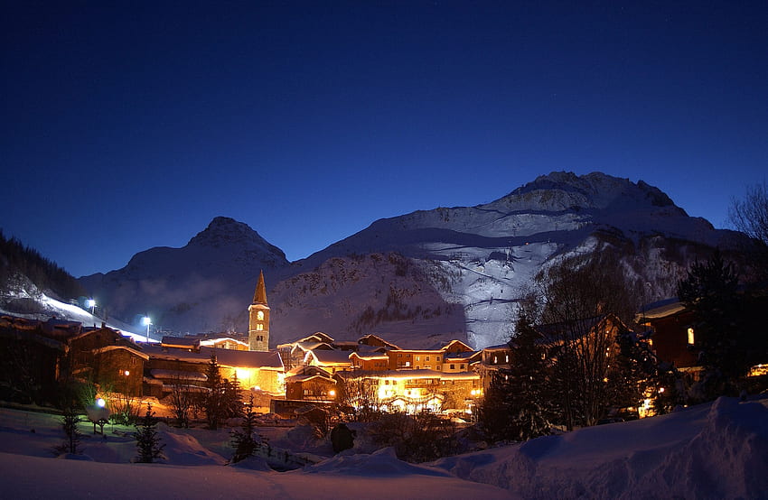 Night ski resort of Val d'Isere, France and, Ski Mountain Night HD wallpaper