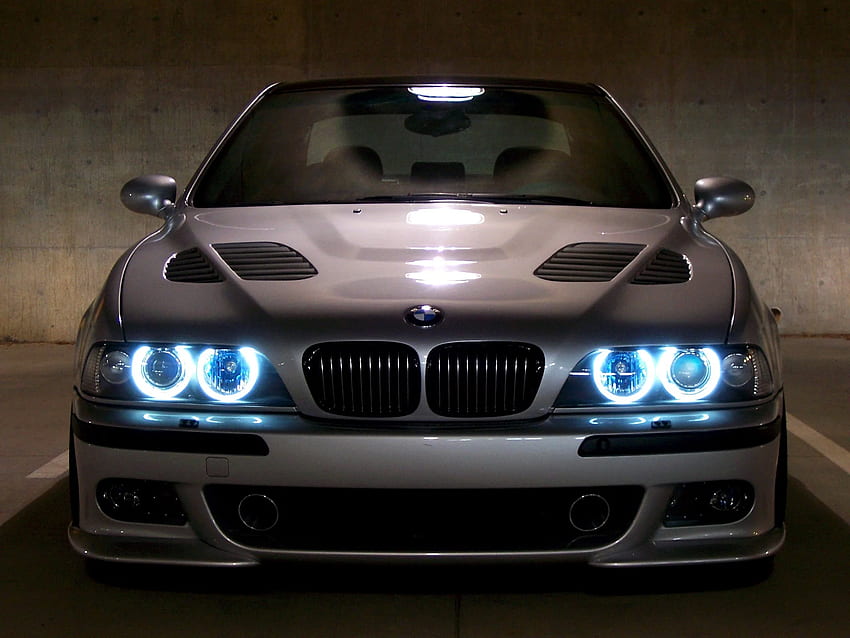 BMW E39 M5 blaue Engelsaugen HD-Hintergrundbild
