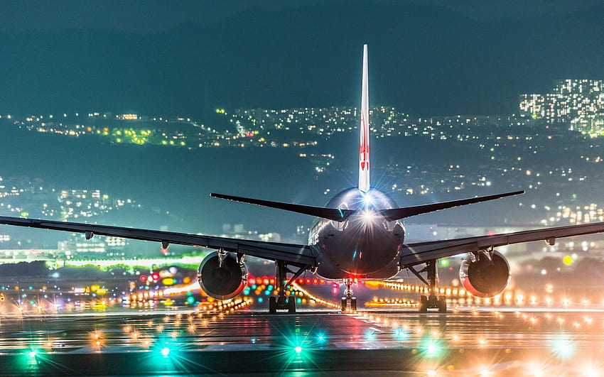 Кацане на самолет при нощни светлини на пистата на летището. Самолет, Въздух, Пътнически самолет HD тапет