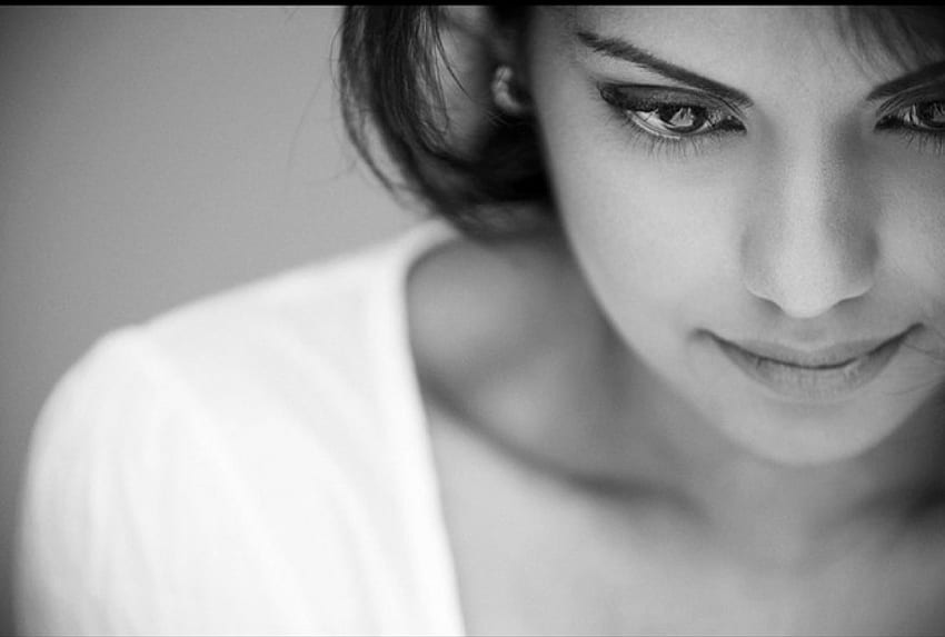 Believe In Yourself And Be Strong..., think, portrait, black and white, eyes, face, beautiful, feel, woman HD wallpaper