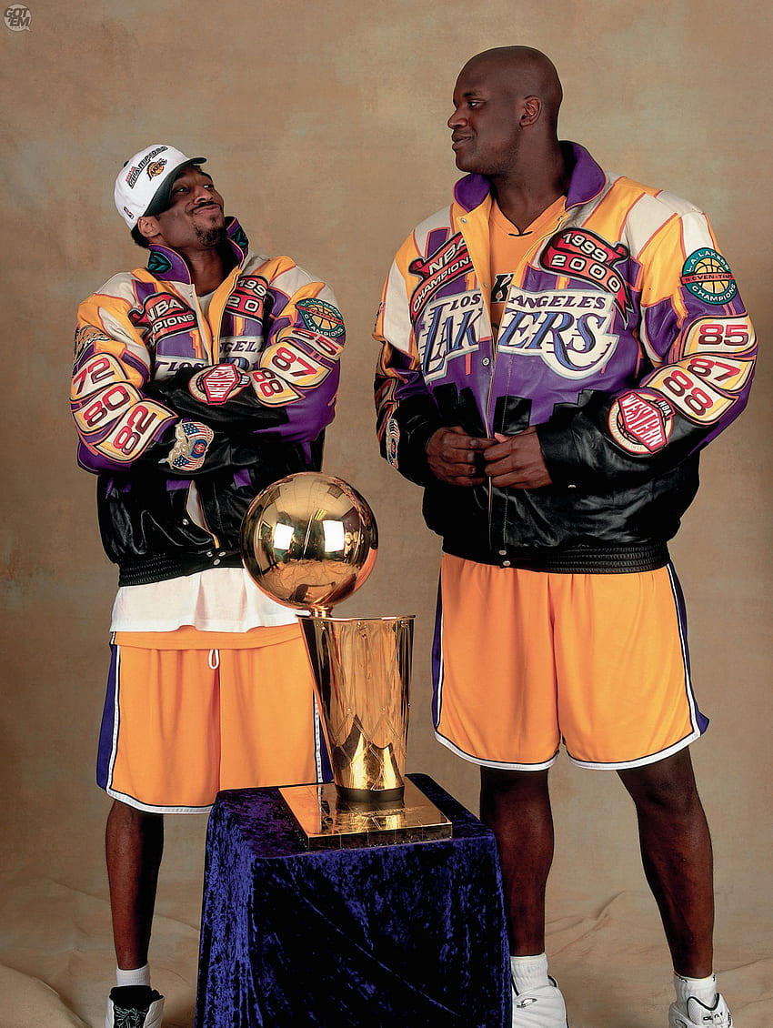 FUN FACT: No one ever bought this jacket. Shaquille o'neal, Kobe and Shaq HD phone wallpaper