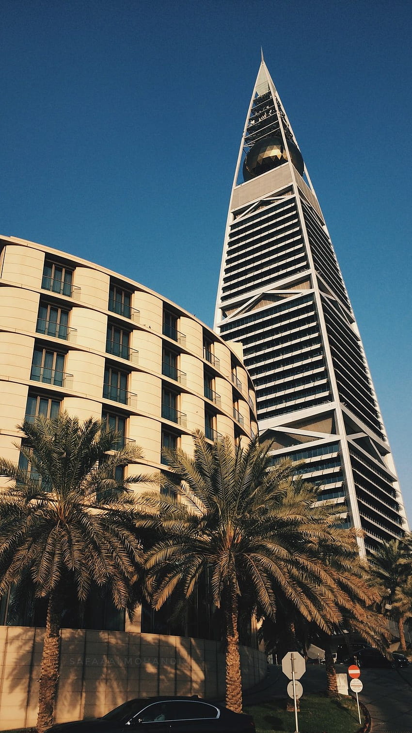 Torre Al Faisaliah, Riad, Arabia Saudita. fondo de pantalla del teléfono
