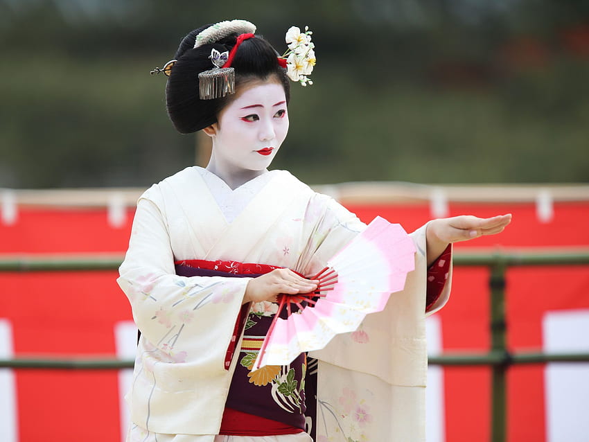 伝統。 芸者、日本文化と京都、日本の芸者と蝶 高画質の壁紙