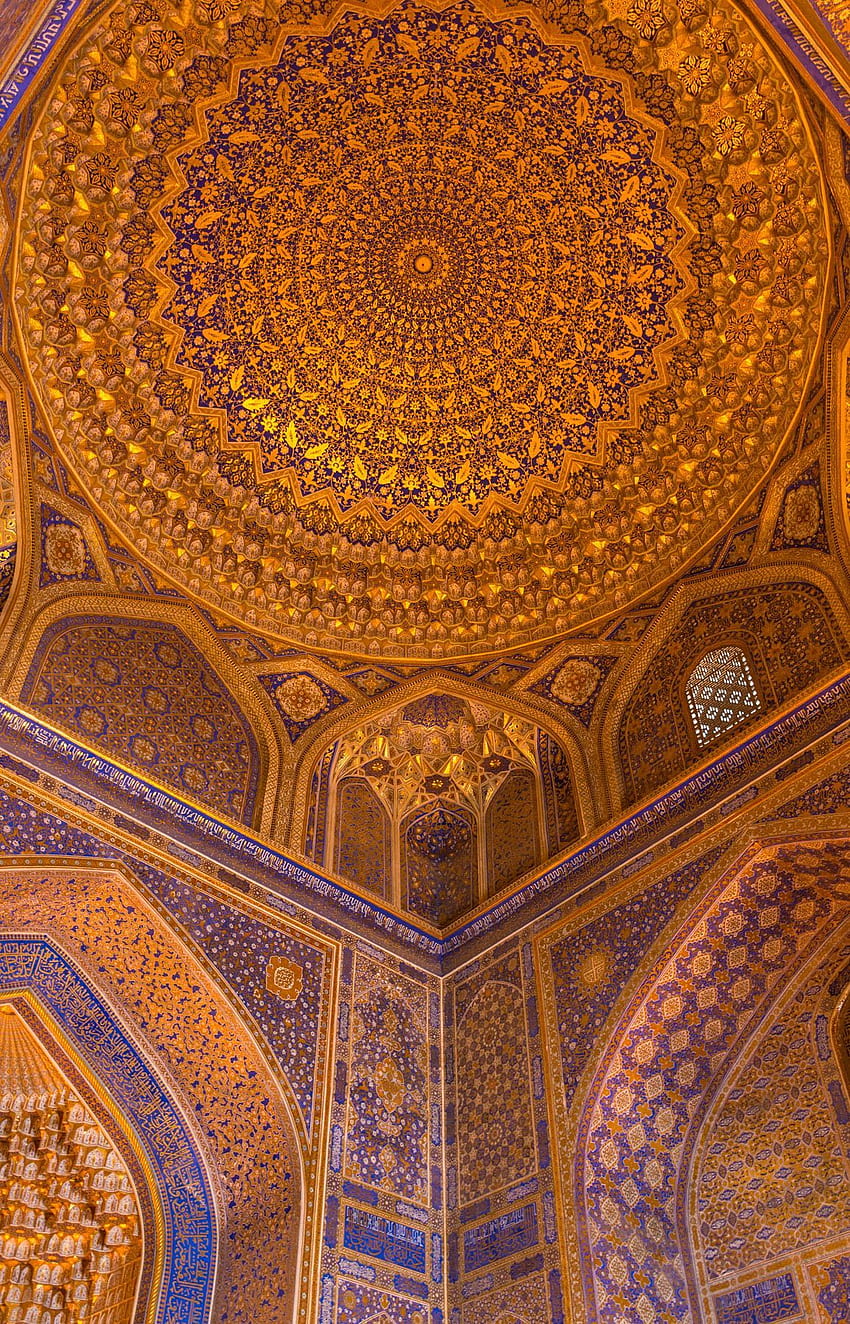 Безумният фрактален таван на джамията Регистан в Самарканд, Узбекистан. Позлатен е!. Ислямска архитектура, фон, ислямско изкуство HD тапет за телефон